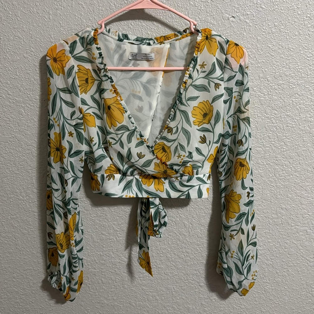 Zara V- Neck Cropped Floral Blouse XS